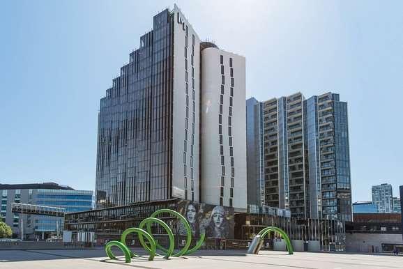 Peppers Docklands Hotel Melbourne Exterior photo The University of Salford