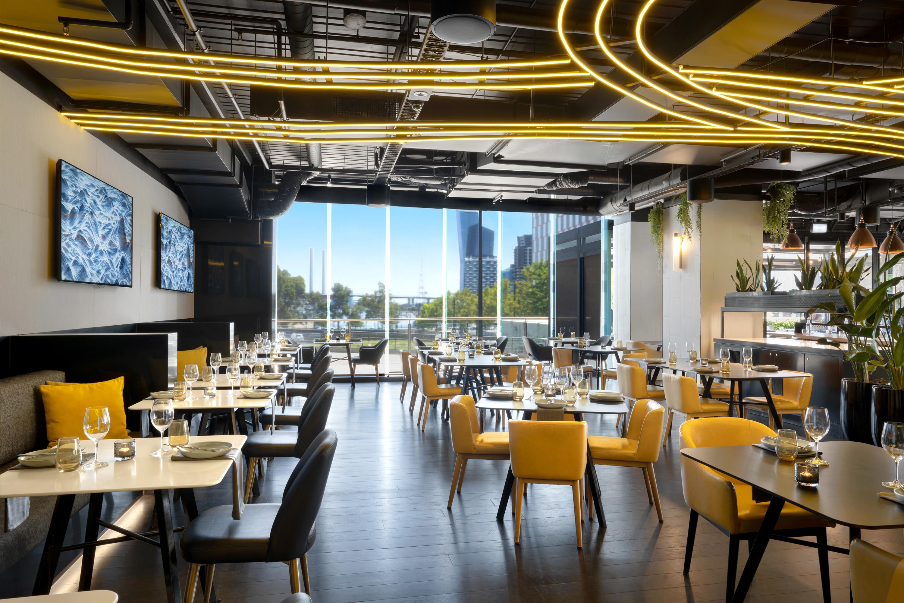 Peppers Docklands Hotel Melbourne Exterior photo The interior of the restaurant
