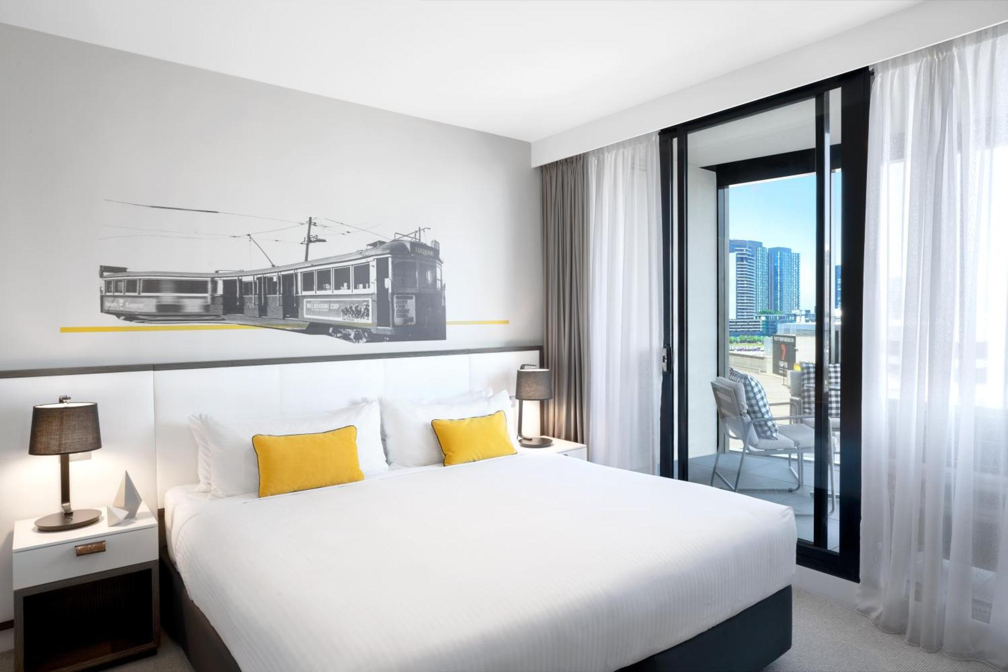 Peppers Docklands Hotel Melbourne Exterior photo A bedroom at the hotel