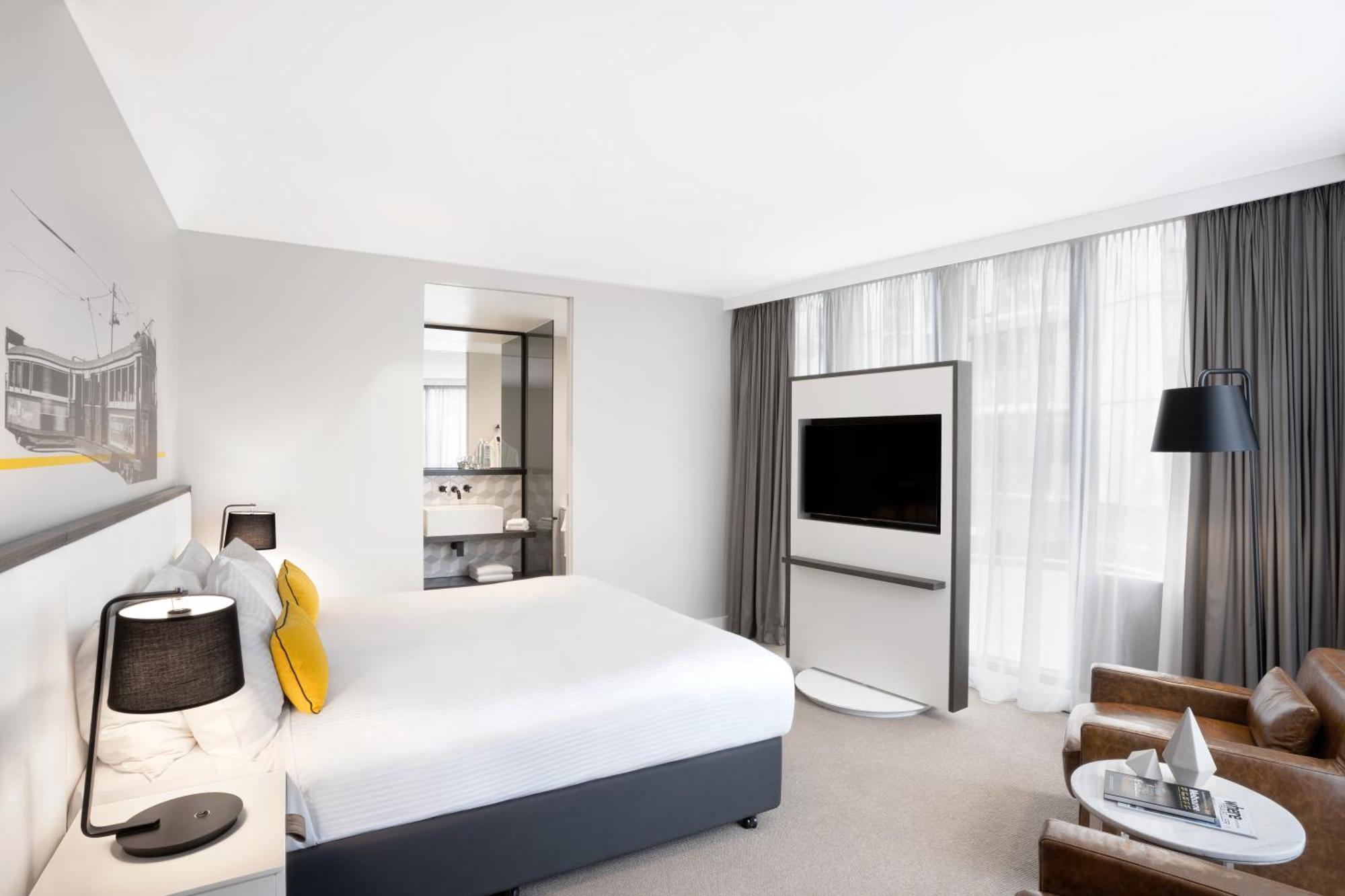 Peppers Docklands Hotel Melbourne Exterior photo A room at the hotel