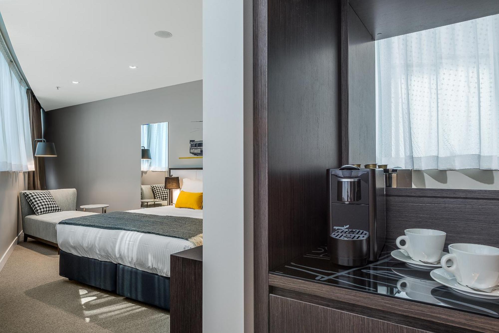 Peppers Docklands Hotel Melbourne Exterior photo A coffee machine in a hotel room