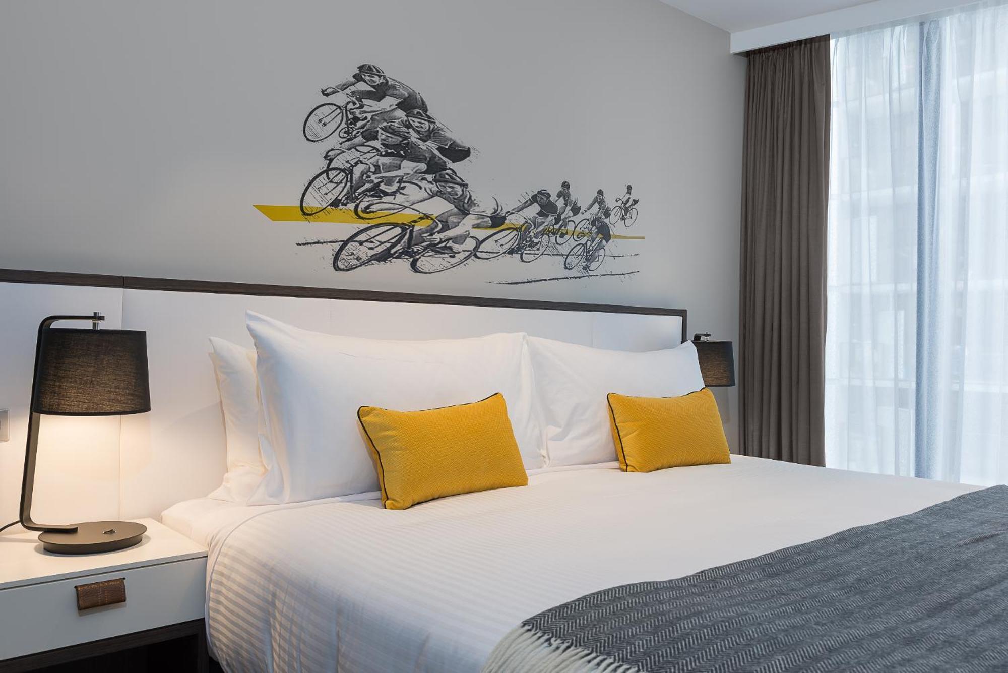 Peppers Docklands Hotel Melbourne Exterior photo