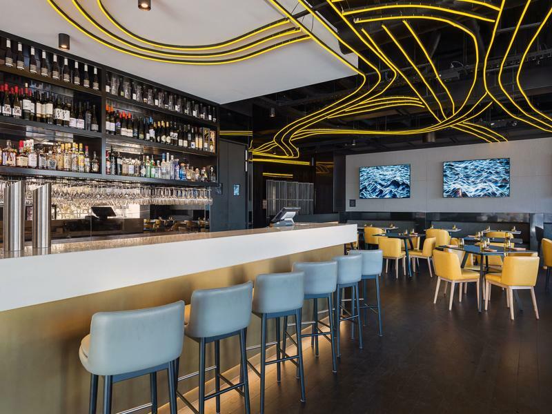 Peppers Docklands Hotel Melbourne Exterior photo The bar at the restaurant